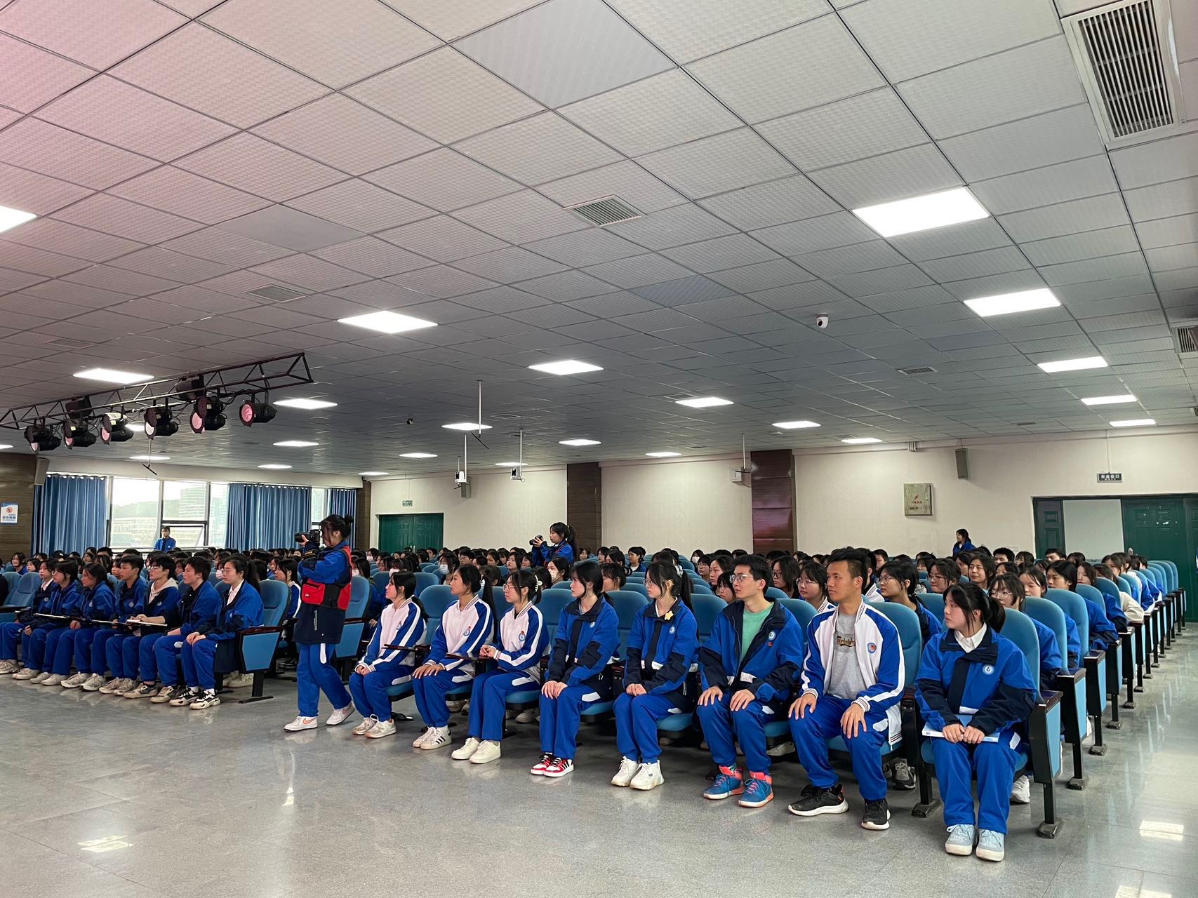 我校舉行第三十四期學(xué)生業(yè)余黨校