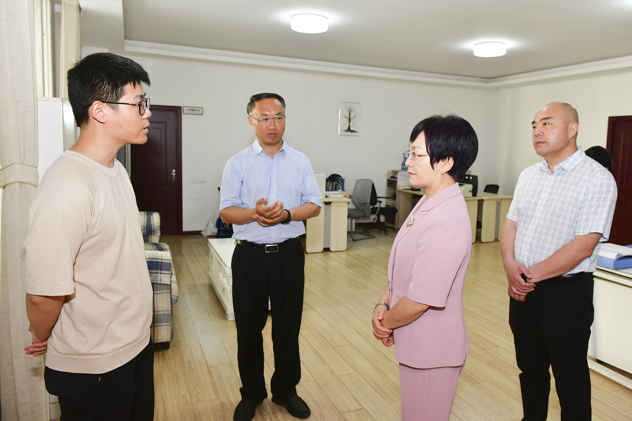 副市長歐陽梅一行蒞臨我校調(diào)研指導(dǎo)工作